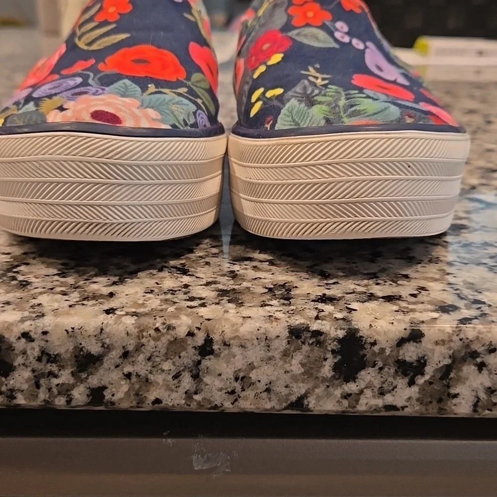 KEDS X RIFLE PAPER CO. TRIPLE DECKER VINTAGE BLOSSOM VELVET SNEAKERS. SIZE 6.
